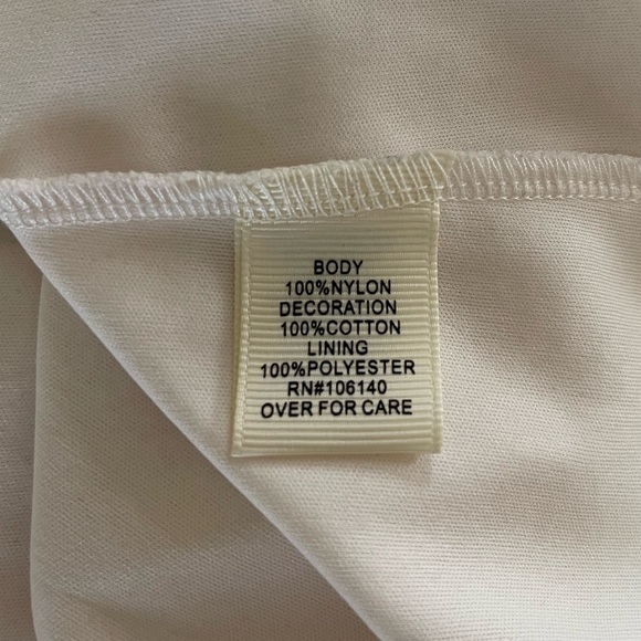 NWOT Women’s Ultra Pink white sheer crochet top with h attached tank top Medium - Picture 4 of 4